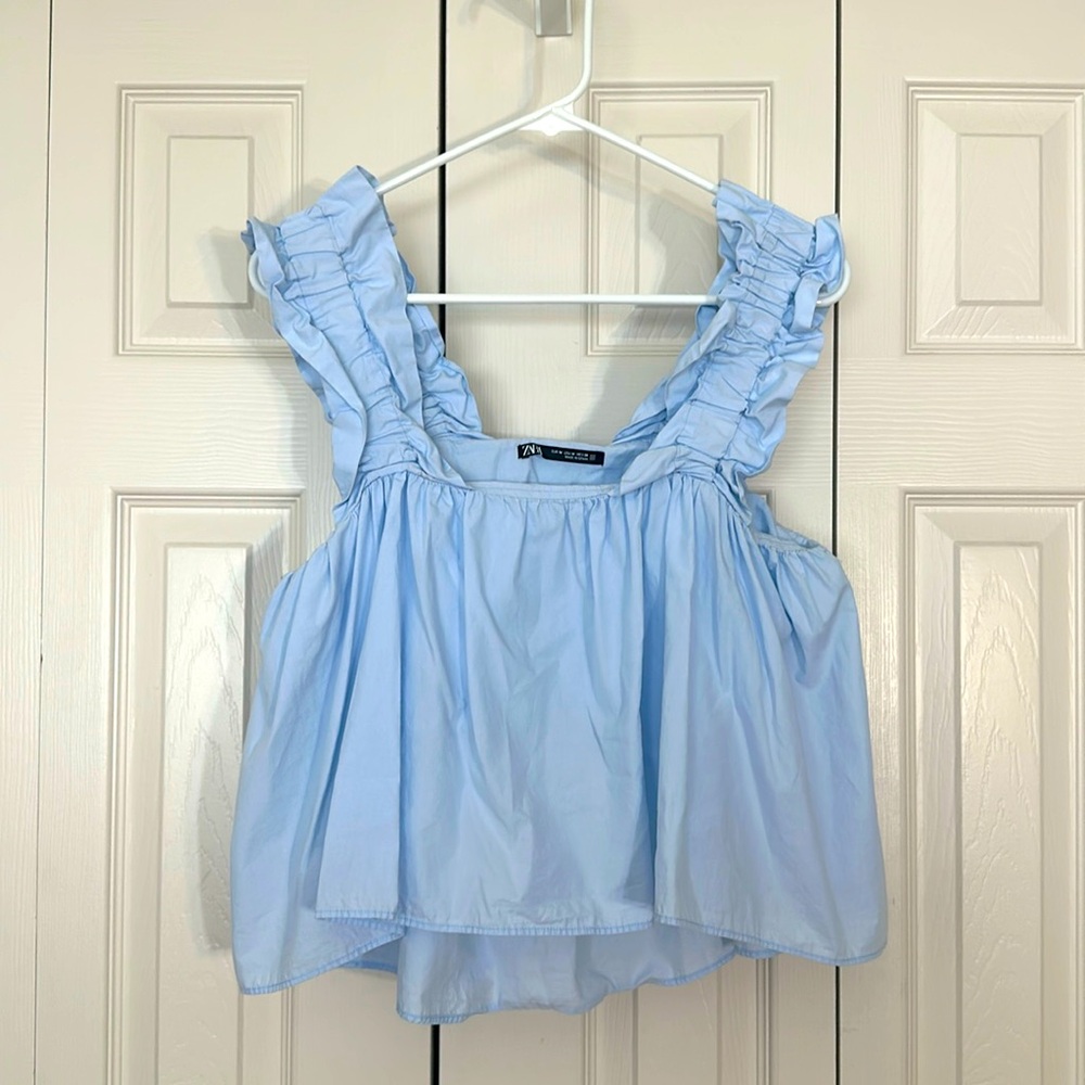 Very cute Zara blue flowy crop top